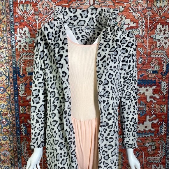 NWOT Grey Leopard Print Teddy Coat - Picture 1 of 8